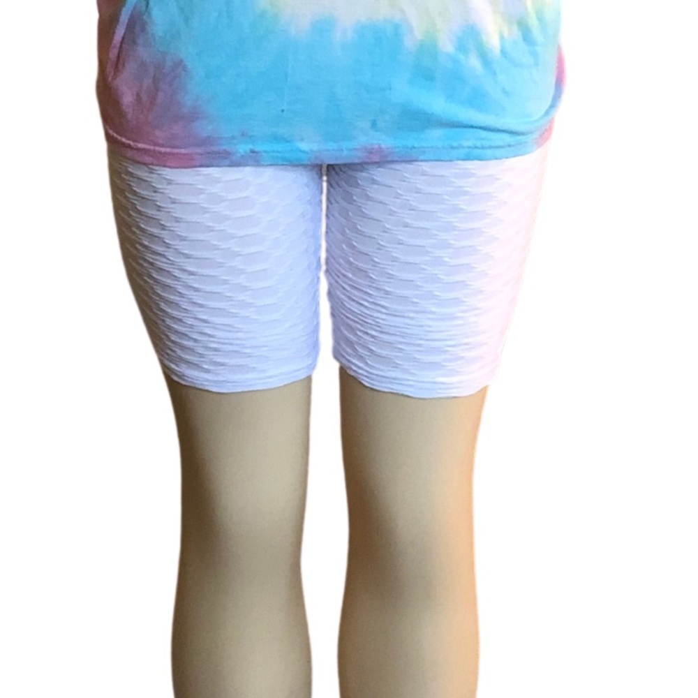 🌸 White Scrunchy Biker Shorts 🌸